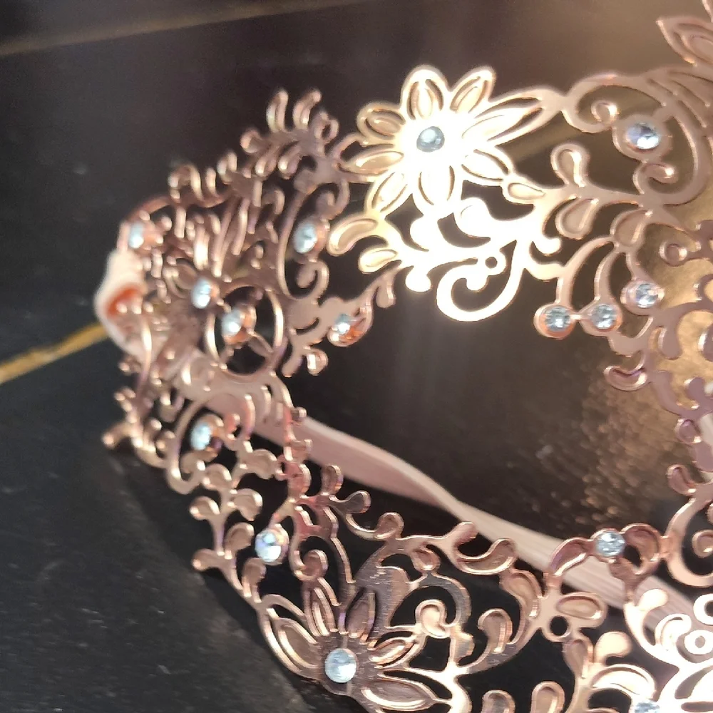 BEAUTIFUL ROSE GOLD FACE MASK FLORAL  WITH RHINESTONES